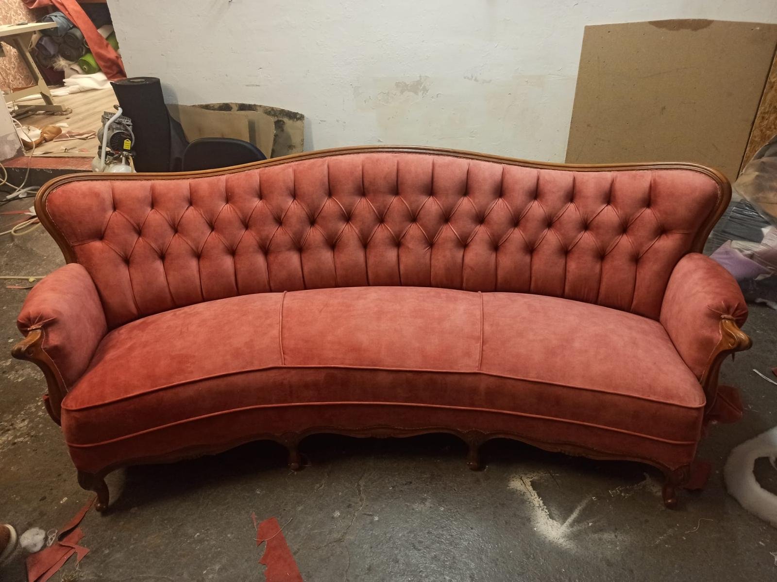 Sofa mit neuen Federn und Polsterung